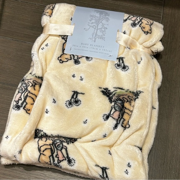 Classic Winnie the Pooh Baby Blanket - Picture 4 of 6